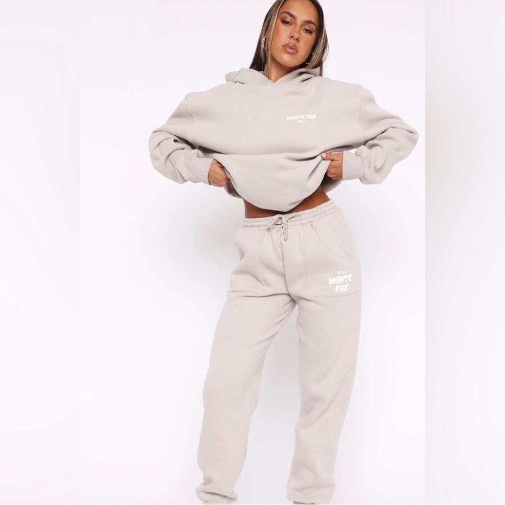 White Fox Offstage Sweatpants Moon NWT